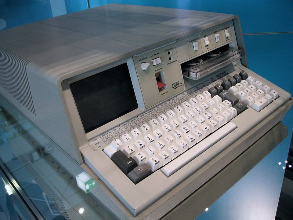 Foto vom IBM 5100 Mikrocomputer aus 1975
