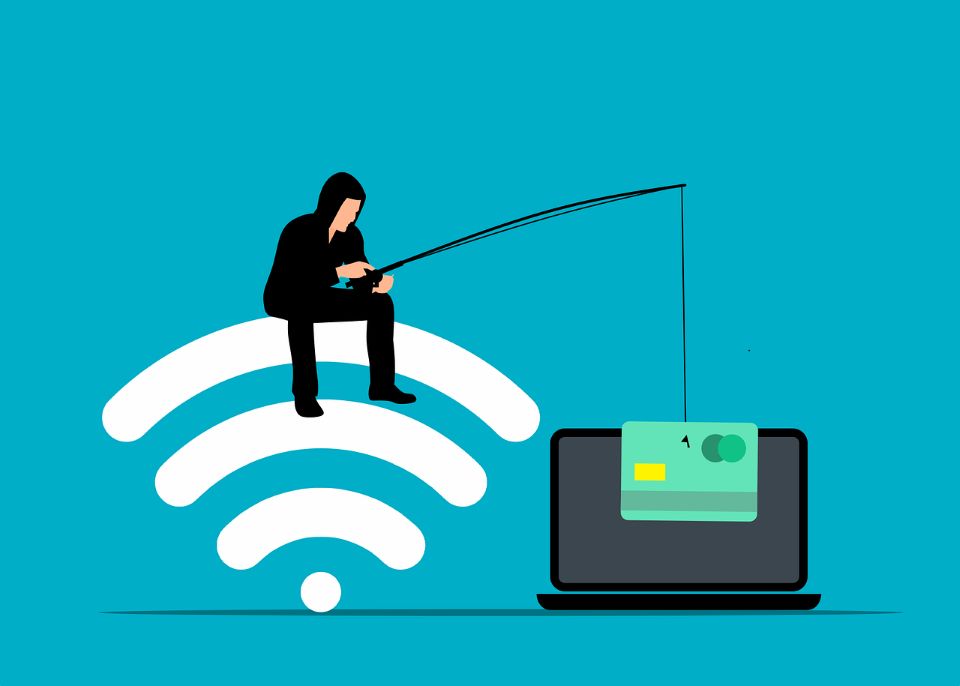 Mann sitzt auf Wi-Fi zeichen und angelt eine Kreditkarte aus einem Computer