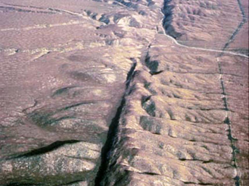 Bild der San-Andreas-Verwerfung in Kalifornien aus der Vogelperspektive.