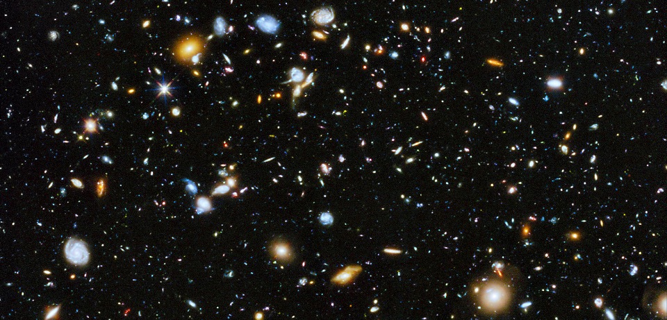 Hubble Teleskop Aufnahme von hunderten Galaxien